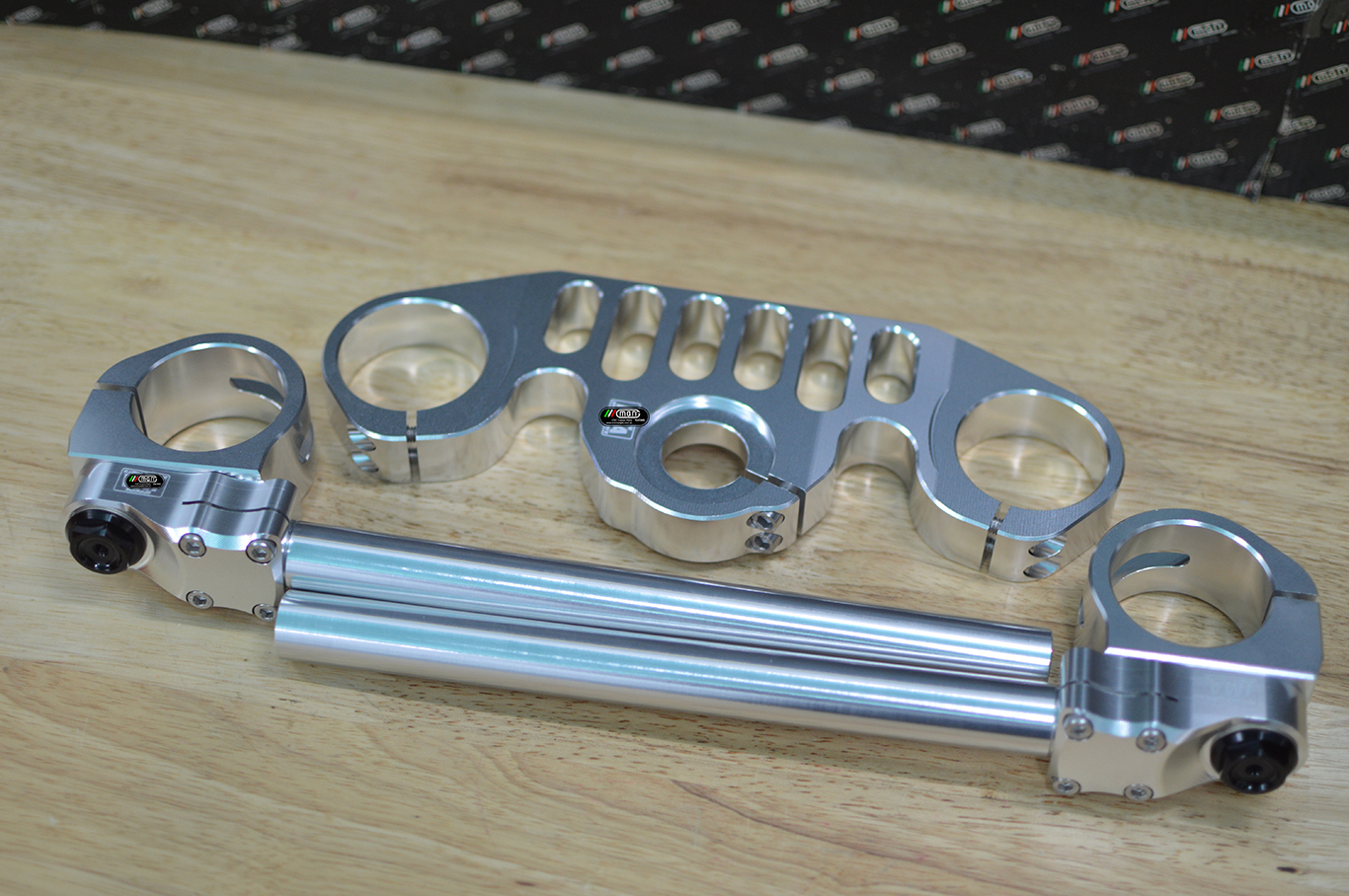 THỚT CHẢNG BA KHÔNG Ổ KHÓA, CLIP ON-BMW S1000RR 2020